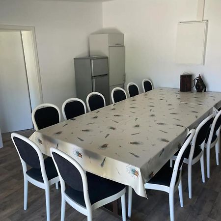 Warnow  Ferienzimmer Mit Zwei Einzelbetten Und Gemeinschaftkueche מראה חיצוני תמונה